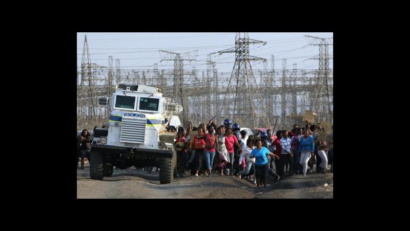 Sudafrica, minatore muore investito da veicolo polizia a Rustenburg
