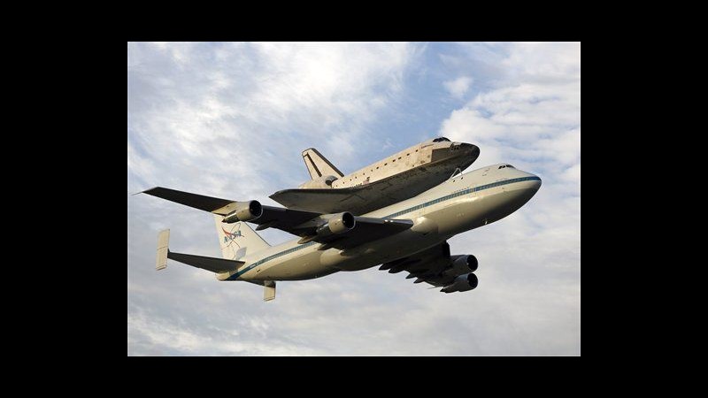 Shuttle Endeavour partito per ultimo viaggio: destinazione Los Angeles