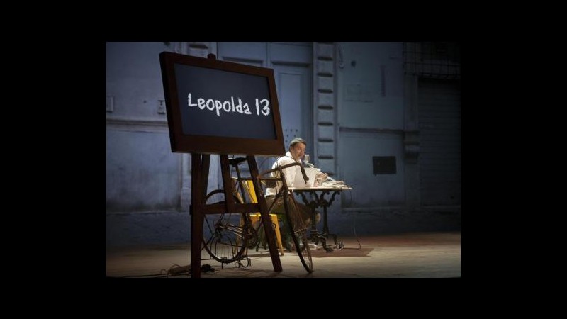 Leopolda, 50enne tenta invasione del palco: ‘Mi candido al Quirinale’
