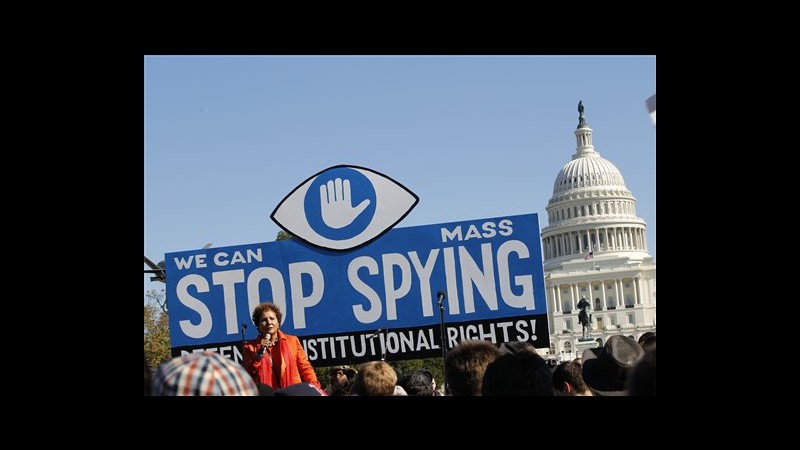 Corteo contro spionaggio Nsa a Washington, sui cartelli ‘Grazie Snowden’