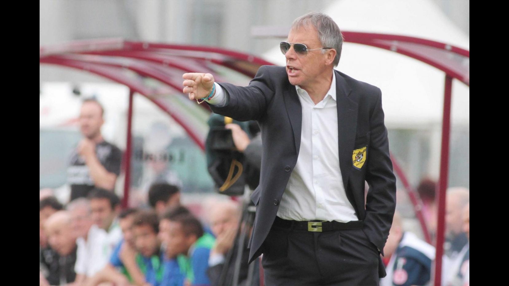 Serie B, dito medio a tifosi,stop 2 giornate a tecnico Braglia