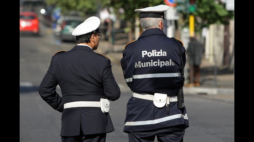 Roma, litiga con vigile e gli stacca falange a morsi: arrestato