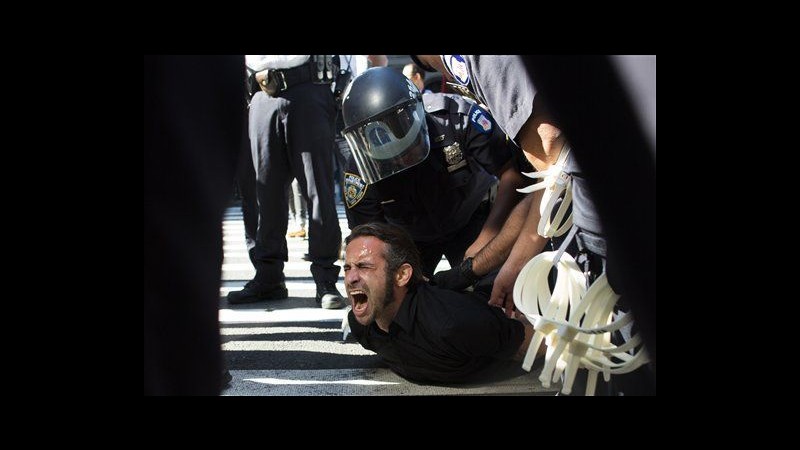 Occupy Wall Street compie un anno, 100 arresti in cortei a New York