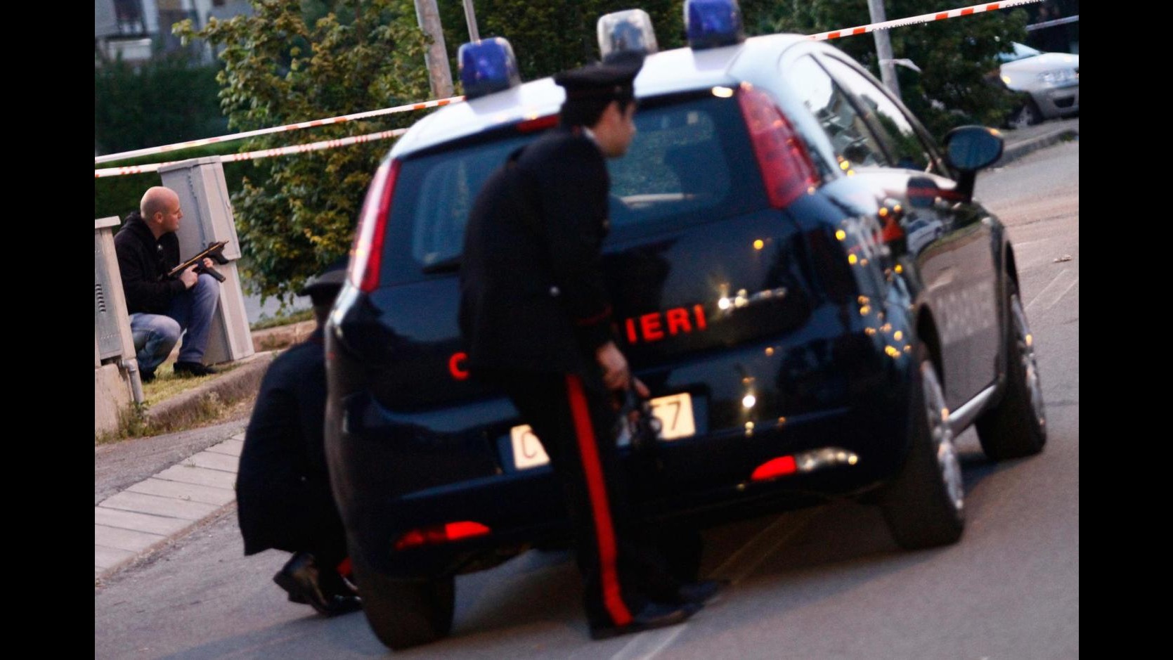 Fermata ragazza per omicidio coniugi di Lignano, ricercato fratello