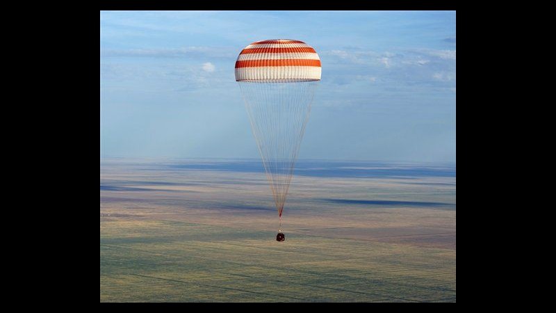 Tornati sulla Terra a bordo di Soyuz un astronauta Usa e 2 cosmonauti