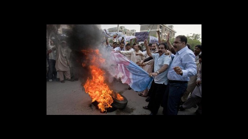 Film Maometto, migliaia in piazza in Pakistan, un morto a Karachi