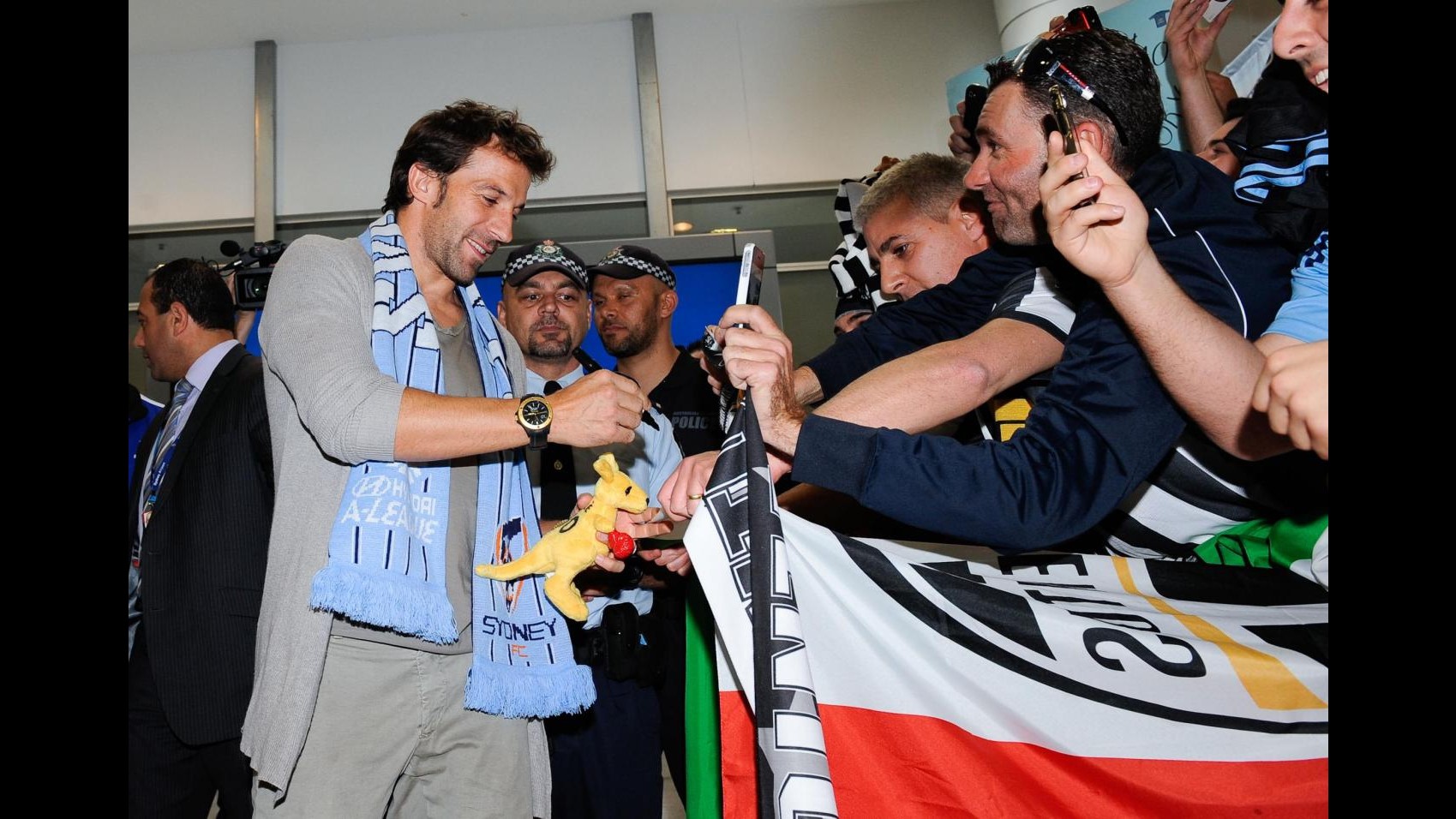 Del Piero arrivato a Sydney accolto da centinaia di tifosi