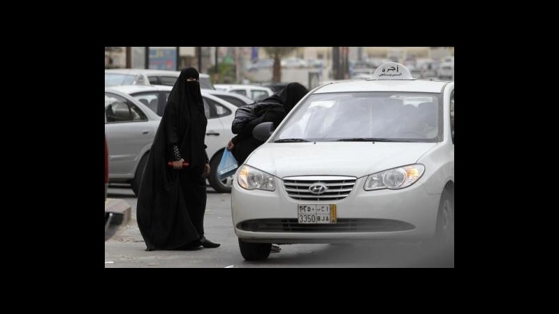 Arabia Saudita, protesta religiosi contro campagna donne al volante