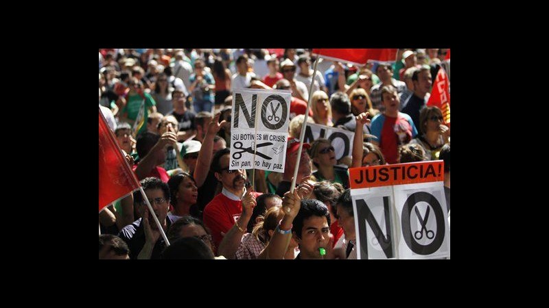 Migliaia in piazza a Madrid contro austerity. Proteste anche a Lisbona