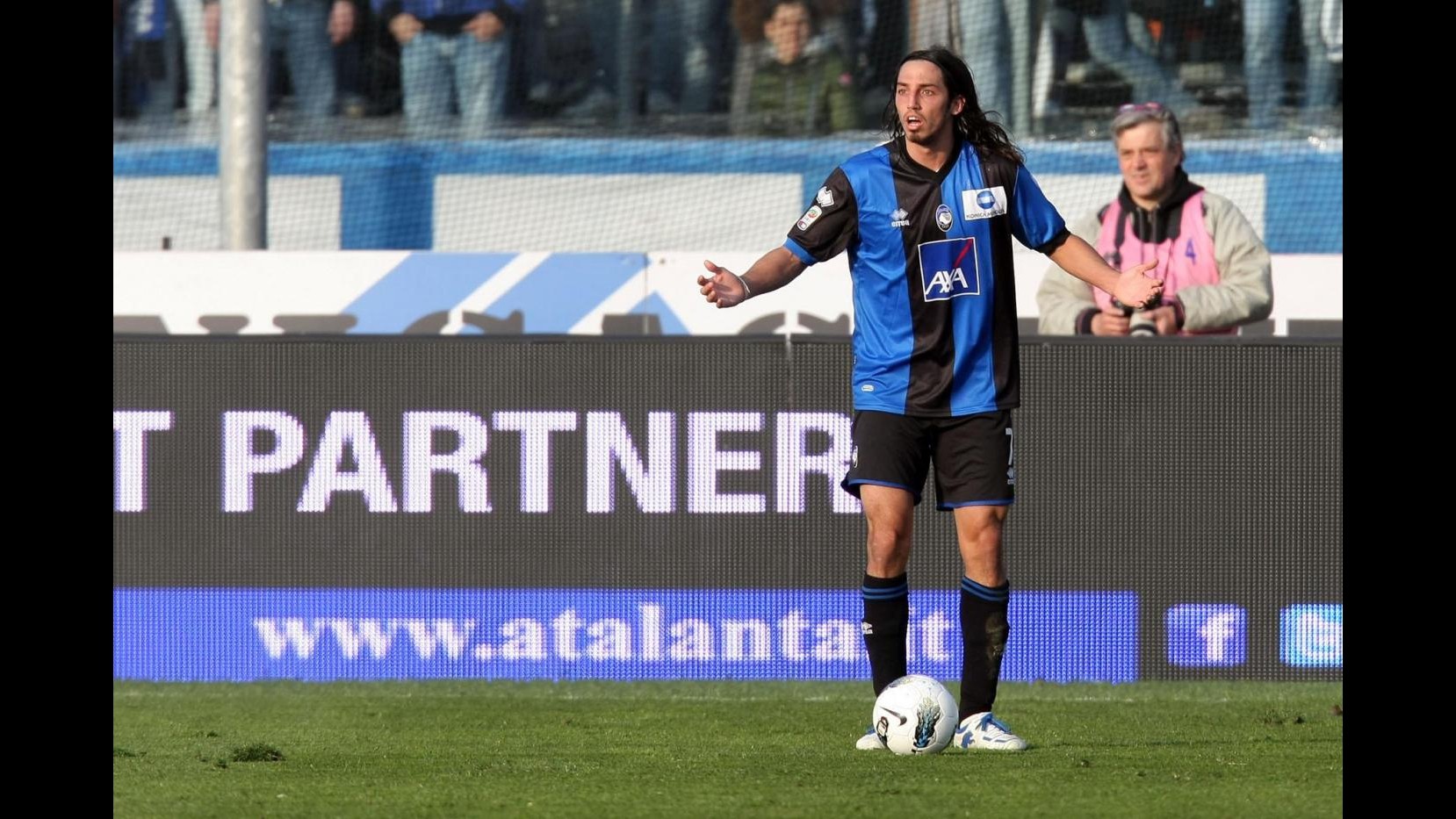 Atalanta, incidente stradale per Schelotto: ferito lievemente