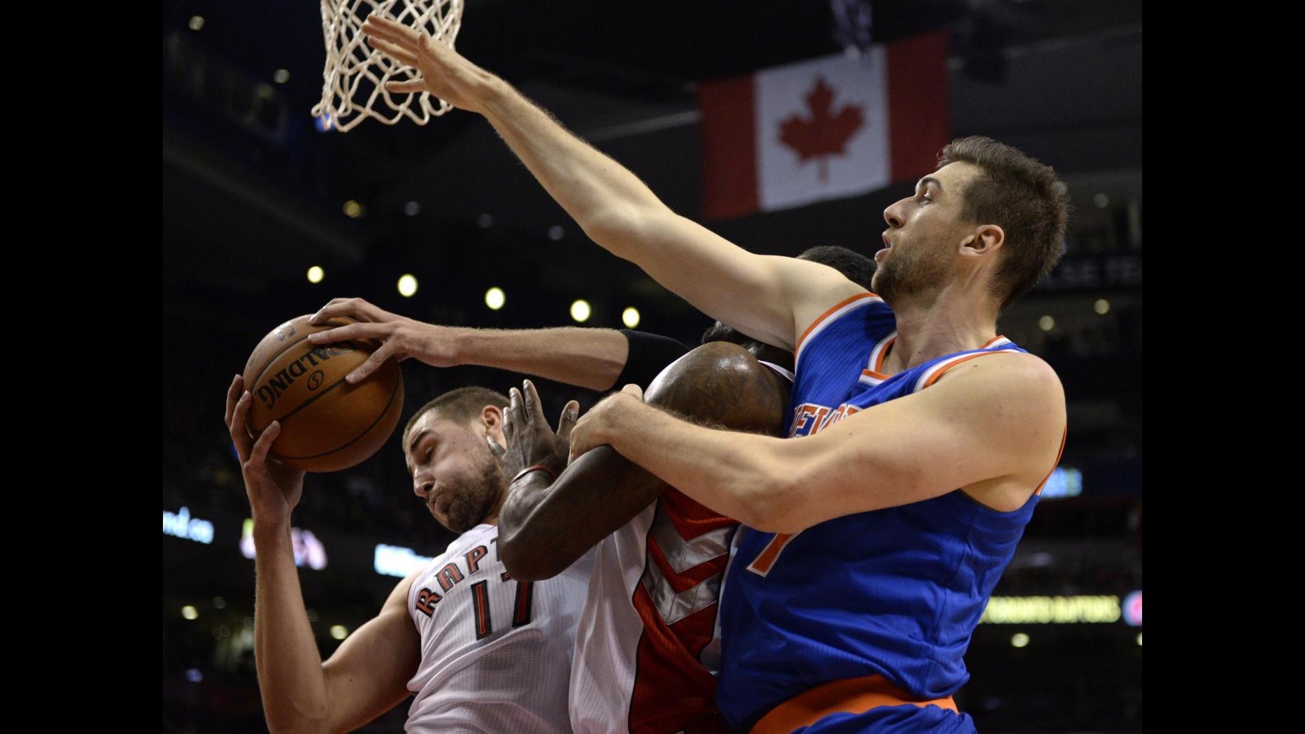 Preseason Nba: New York cade a Toronto, Bargnani fischiato. Chicago ok con Milwaukee