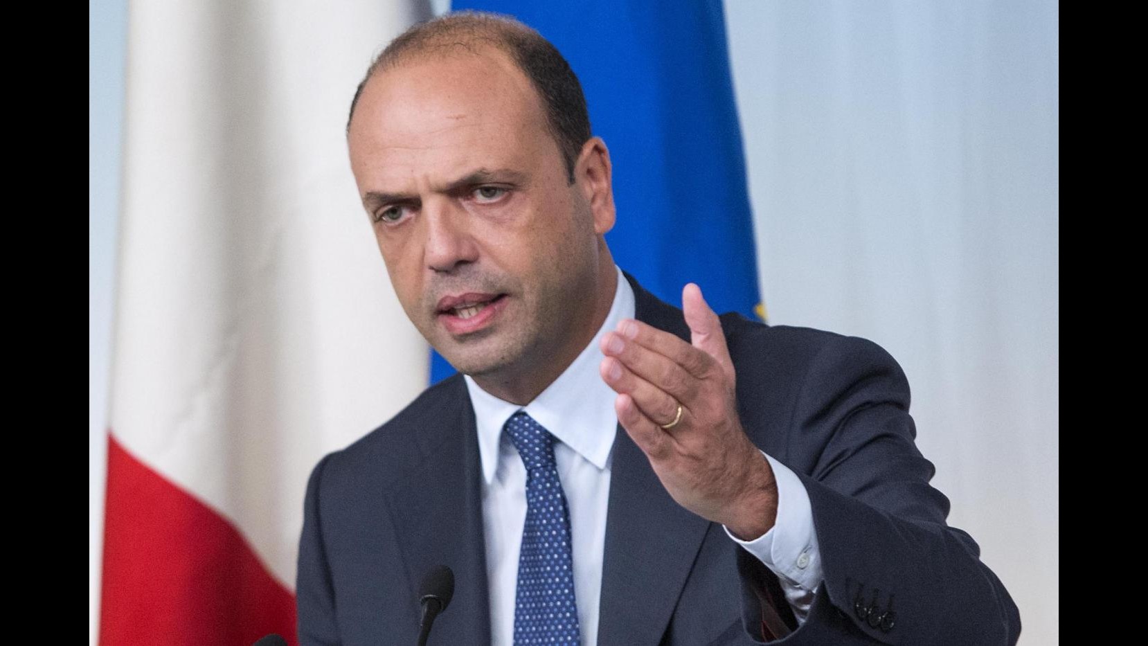 Alfano: Prima di pensare a futuro migranti pensiamo a italiani