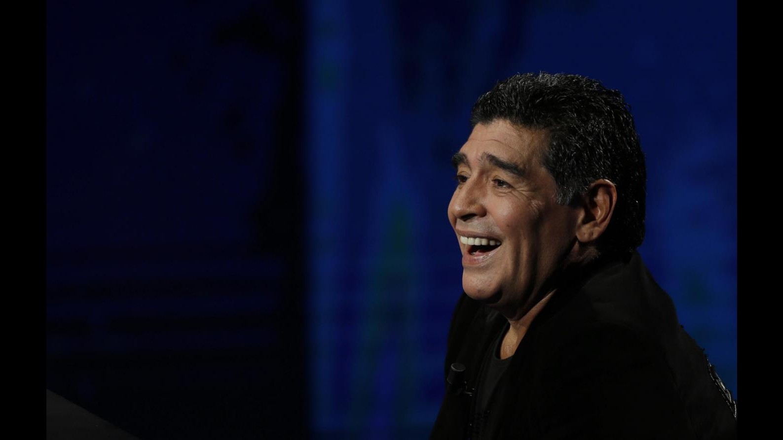 Legale Maradona risponde a Letta: Gesto ombrello era ironico