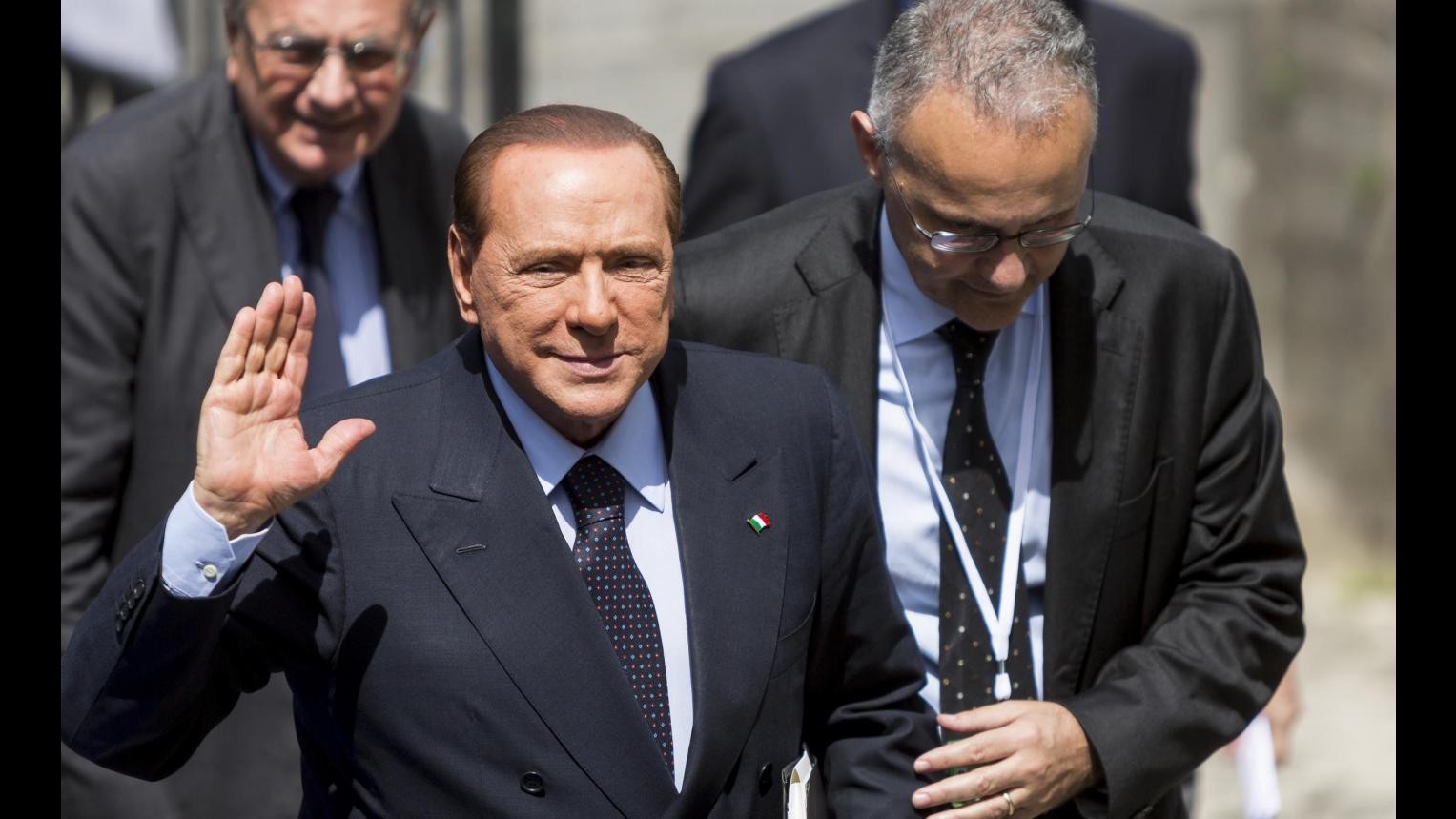 Berlusconi: Lascio, nessun possibile ripensamento