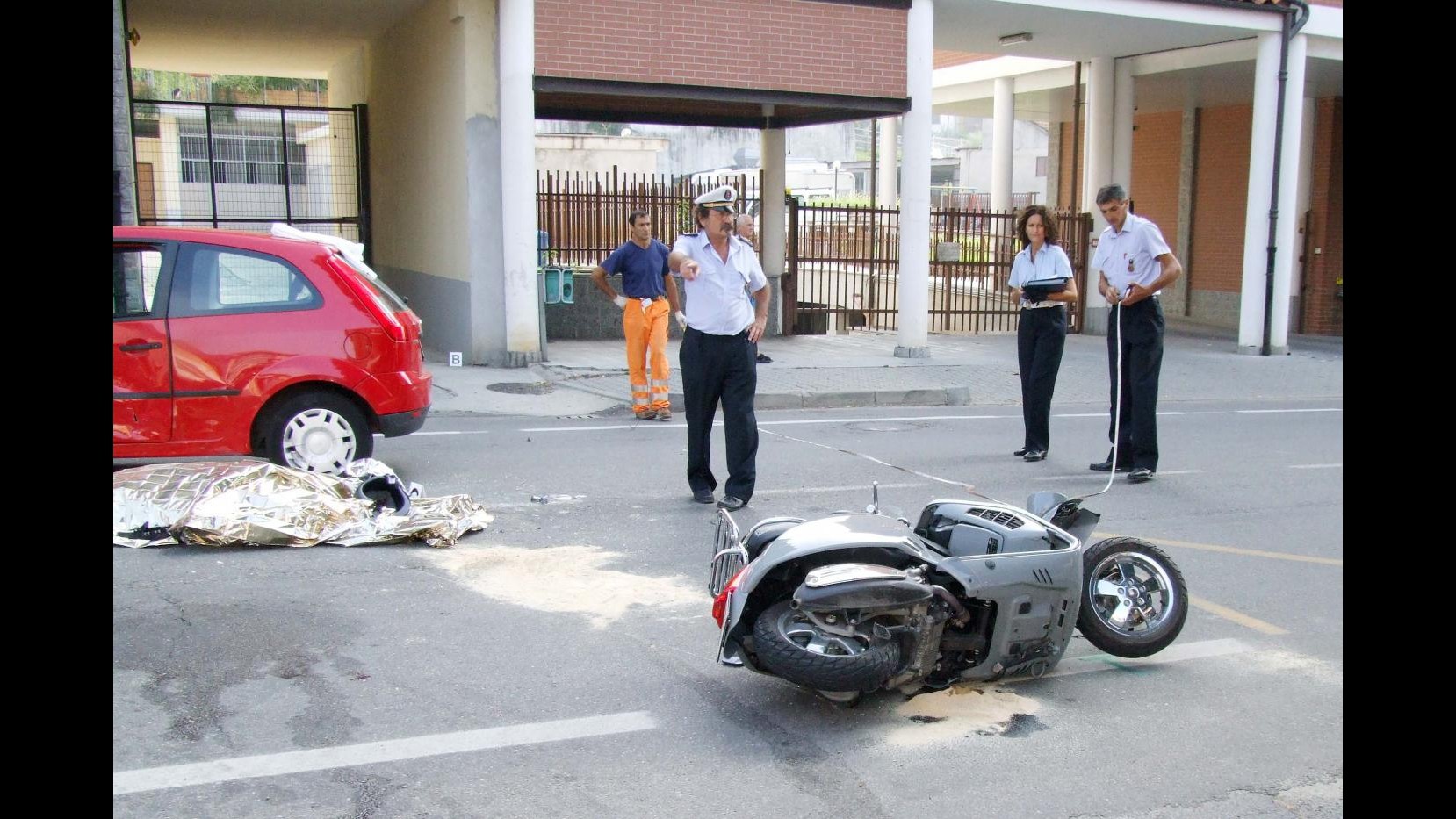 Torino, grave incidente stradale nella notte, muore centauro