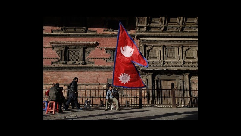 Nepal, urne chiuse in elezioni costituente, bomba ferisce 2 bimbi
