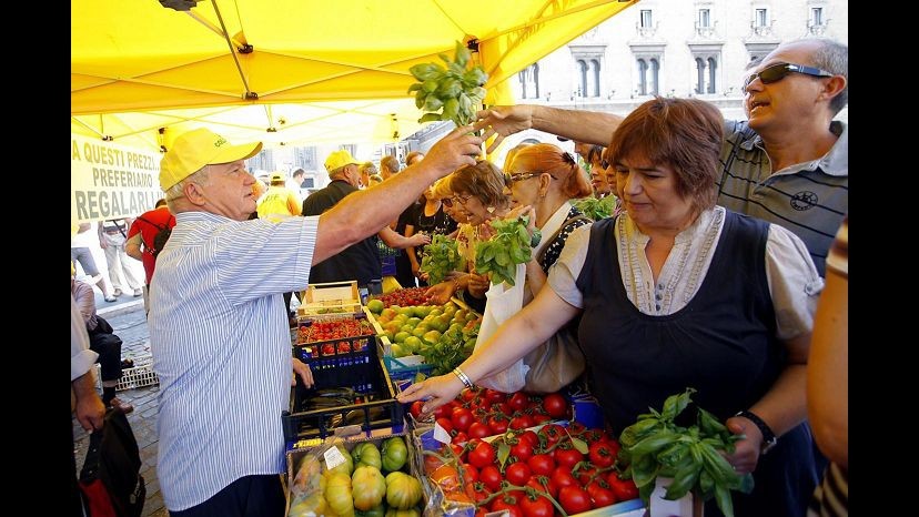 Il consumo critico batte la crisi: 7 italiani su 10 acquistano bio