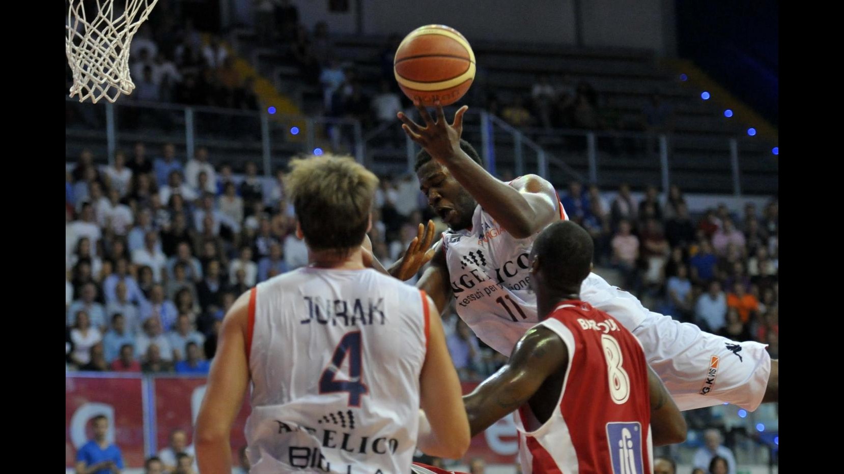 Basket, Serie A: ok Varese e Sassari, primi punti Venezia e Caserta