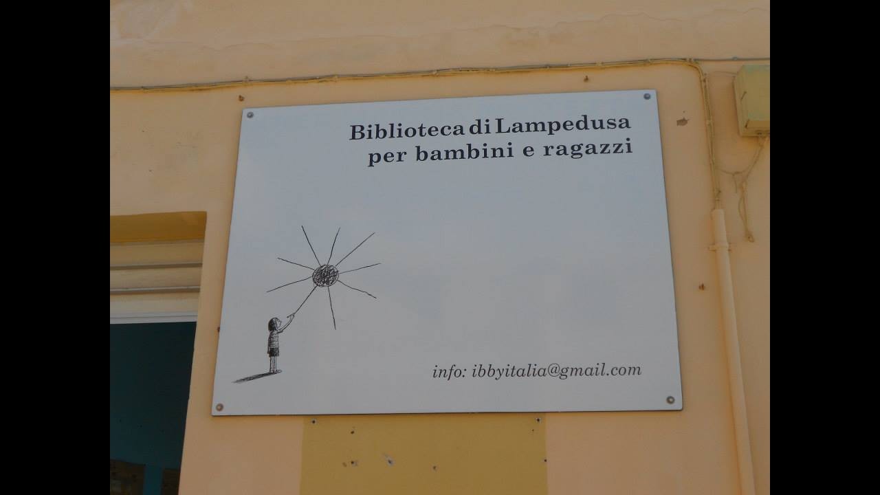 Lampedusa, volontari al lavoro per la nuova biblioteca dei ragazzi