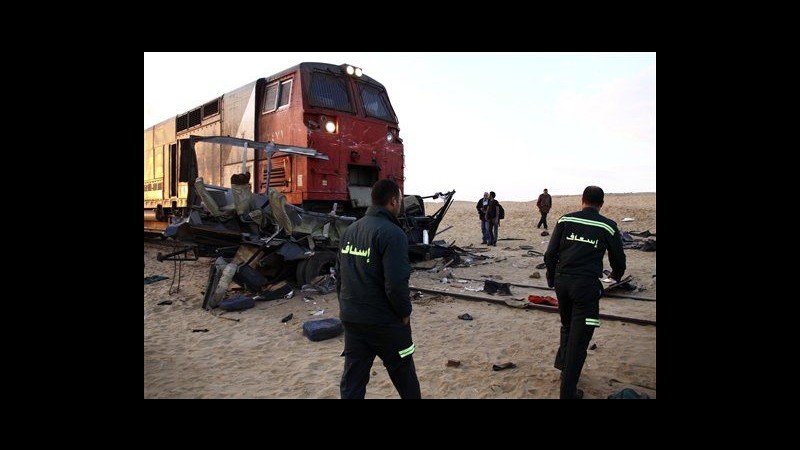 Egitto, schianto treno-bus a passaggio a livello: 26 morti, 28 feriti