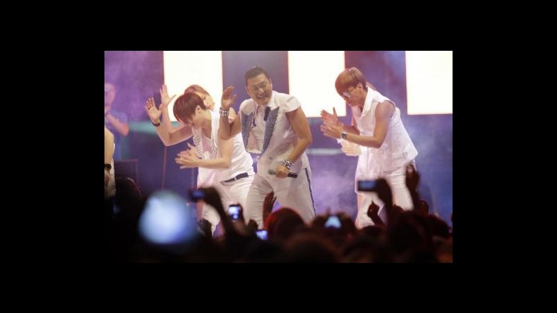 Sud Corea, flash mob a ritmo di Gangnam style: 15mila a Seul