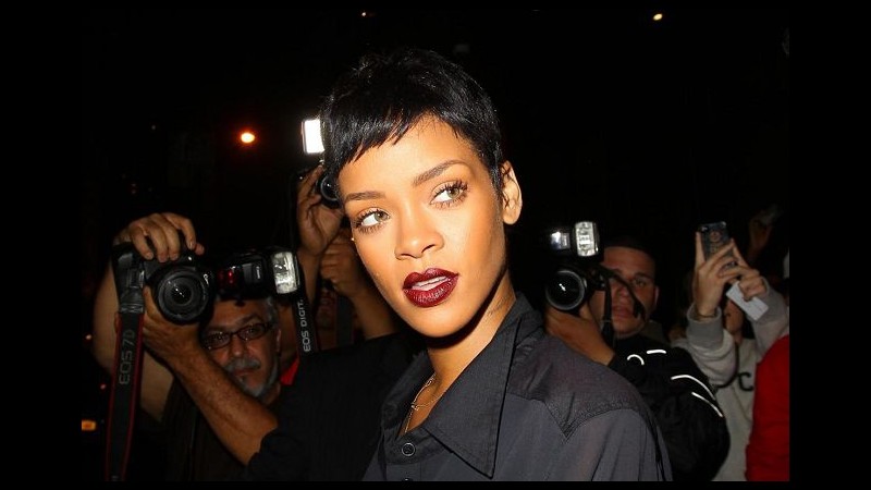 Rihanna torna con Chris Brown con la benedizione di papà
