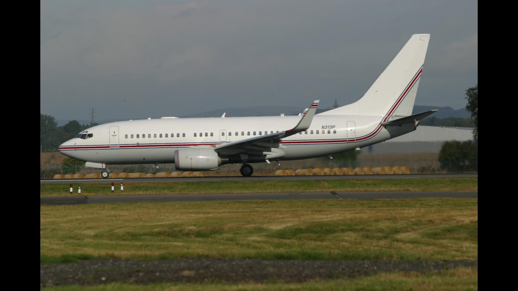 Russia, Boeing 737 si schianta in fase atterraggio a Kazan: 50 morti