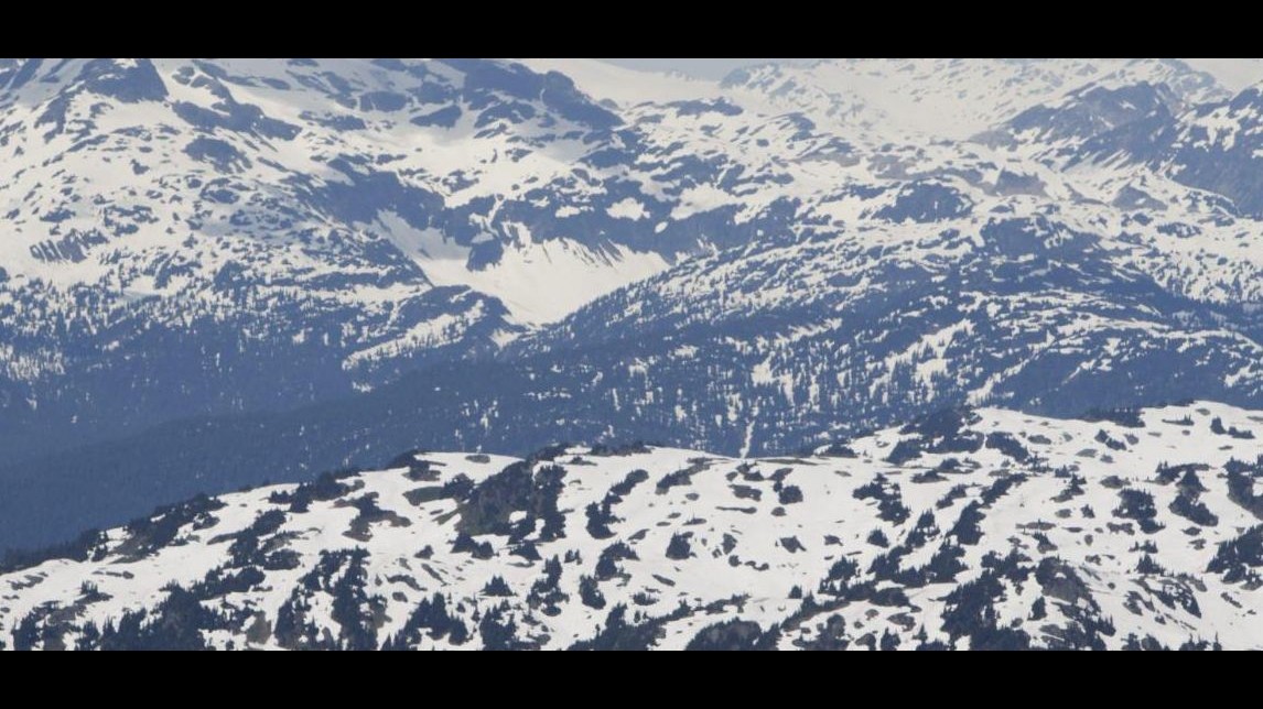 Dolomiti, una grande frana si stacca dal monte Civetta