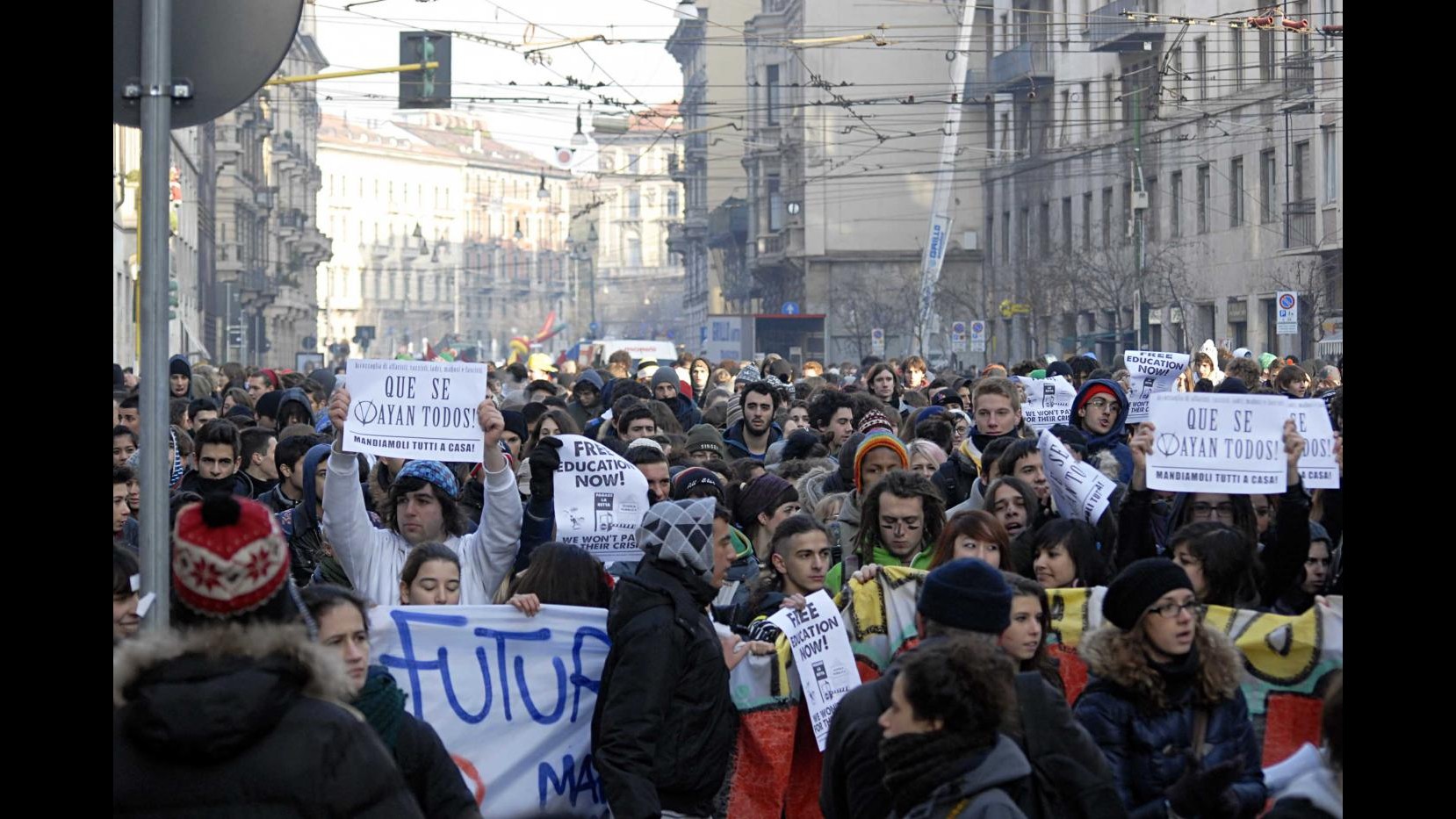 Studenti in piazza a Roma, Milano, Torino. Scontri con polizia
