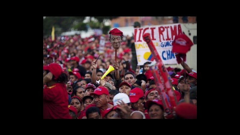 Venezuela, Chavez chiude campagna elettorale: in migliaia a Caracas