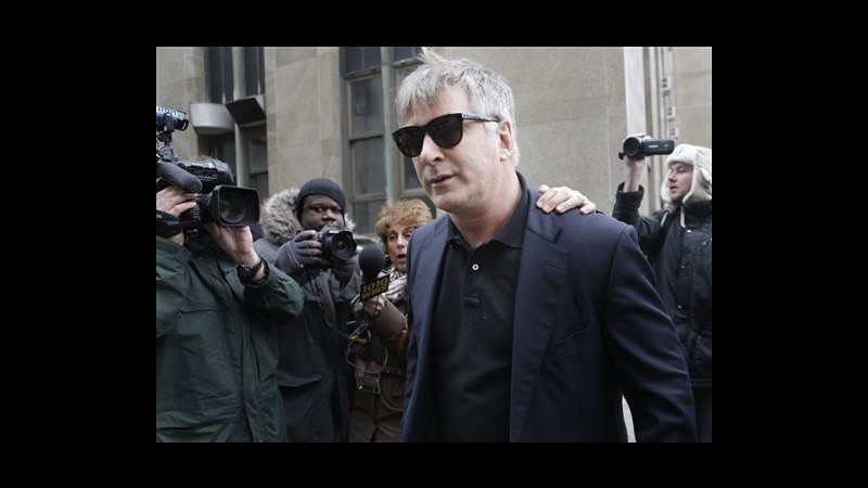 Alec Baldwin sospeso da programma tv dopo insulti contro i gay