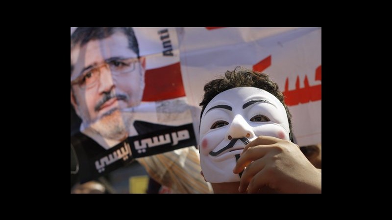 Egitto, sostenitori Morsi in piazza in primo weekend senza coprifuoco