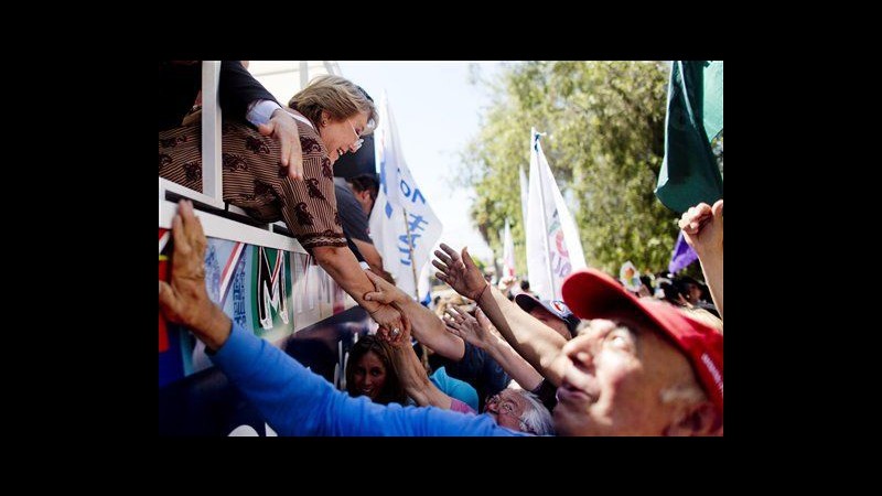 Cile, chiusa campagna elettorale: domenica sfida Bachelet-Matthei