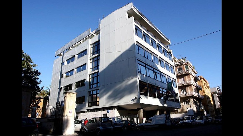 Guardia di finanza nella sede della Figc e del Napoli