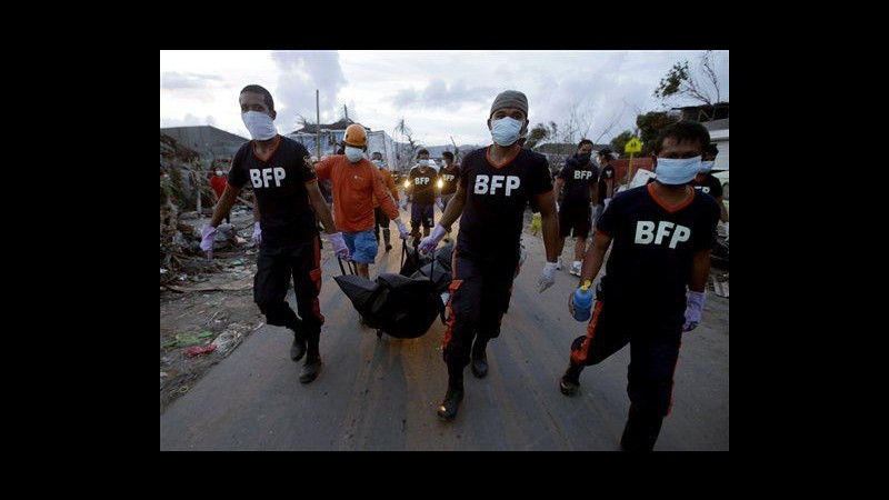 Filippine, 2.344 le vittime di Haiyan.Il sindaco: Lasciate Tacloban