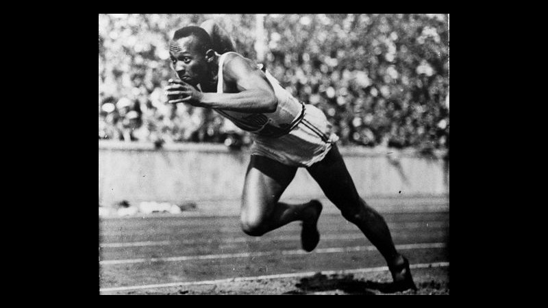 All’asta per 1 mln di dollari medaglia d’oro di Jesse Owens, presidente Cio: Dura da accettare