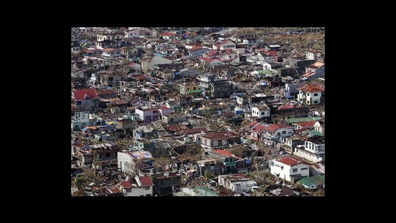 Filippine, sale a 2.275 morti bilancio ufficiale tifone Haiyan