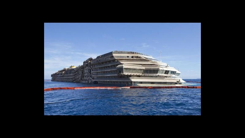 Costa Concordia, ufficiale nave: Vidi Schettino saltare su scialuppa