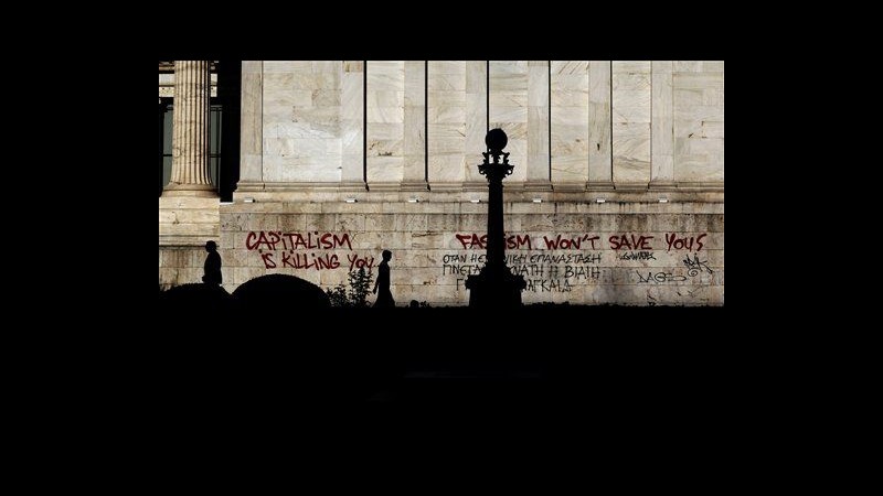 Grecia verso sesto anno recessione: Pil 2013 a -3,8%, peggiora deficit