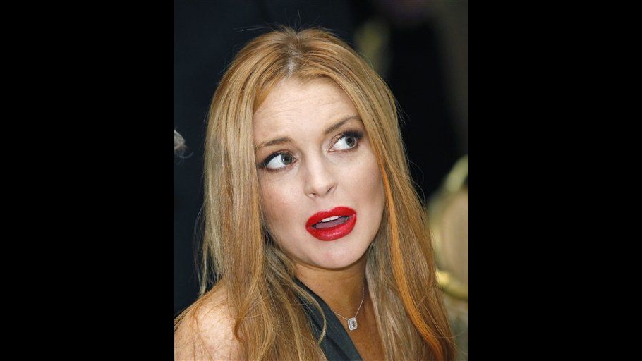 Paura per Lindsay Lohan, aggredita in hotel dopo lite per scatti rubati