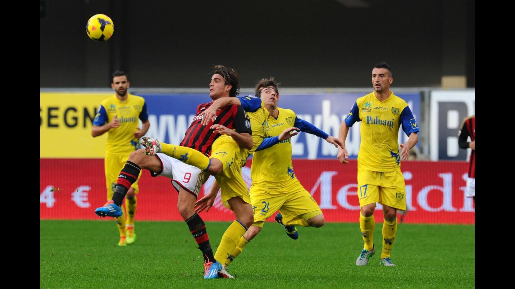 Continua la crisi del Milan, con il Chievo è solo 0-0