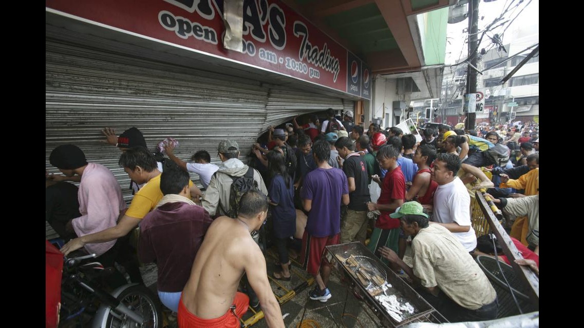 Filippine, verso la legge marziale a Tacloban