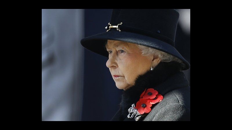 Regno Unito, regina guida commemorazione di Remembrance Sunday