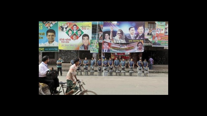 Bangladesh, scontri in primo giorno di sciopero generale: un morto