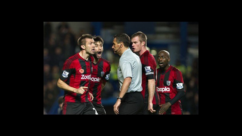 Calcio, Premier League: poker Liverpool, rigore salva Chelsea al 96′