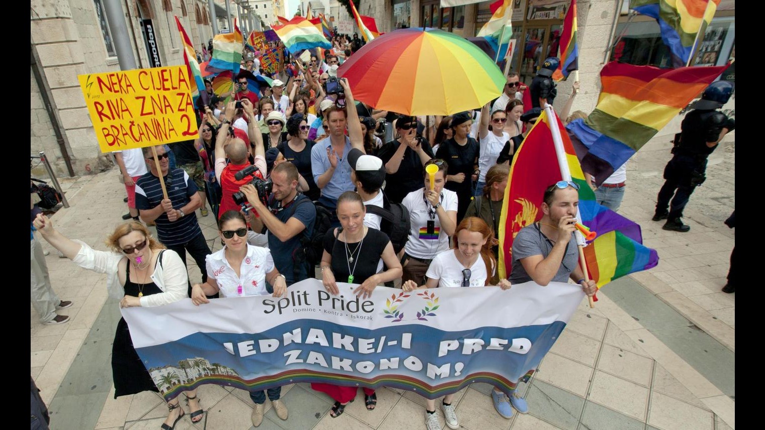 Nozze gay, 1 dicembre referendum in Croazia su definizione matrimonio