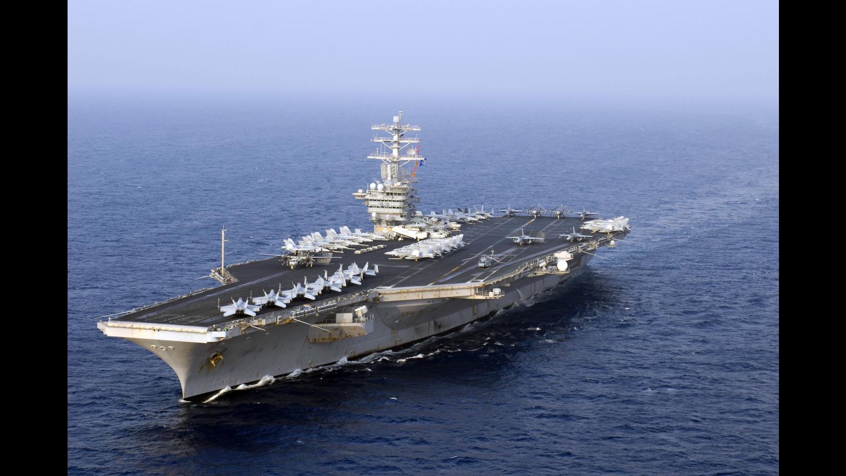 Egitto, portaerei e corazzata Usa hanno attraversato canale di Suez