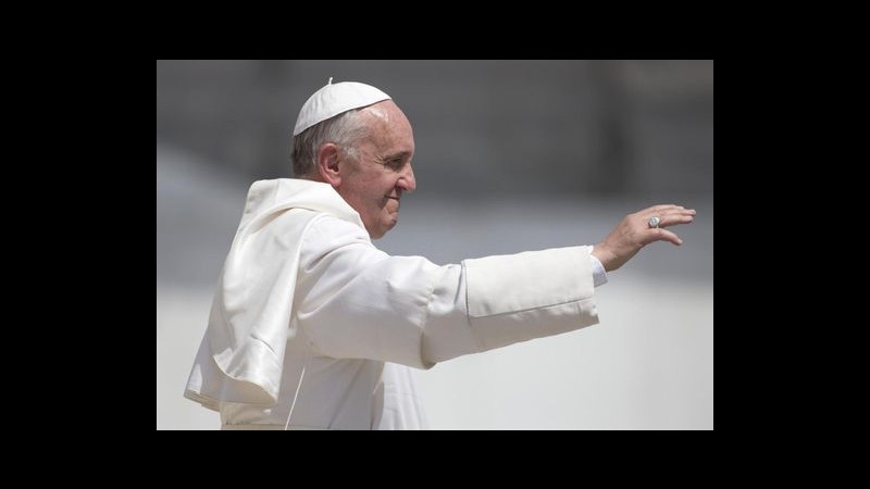 Vaticano, Papa tuona contro la ‘dea tangente’: Toglie dignità