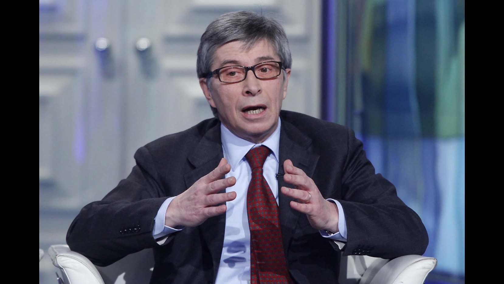 Costi politica, Regioni: Da subito taglio stipendi e benefit
