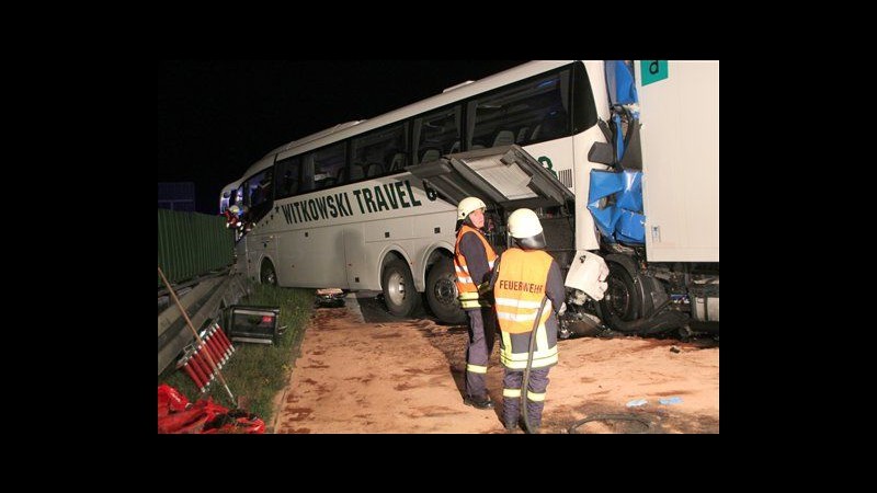 Germania, camion si schianta contro pullman studenti polacchi: 2 morti